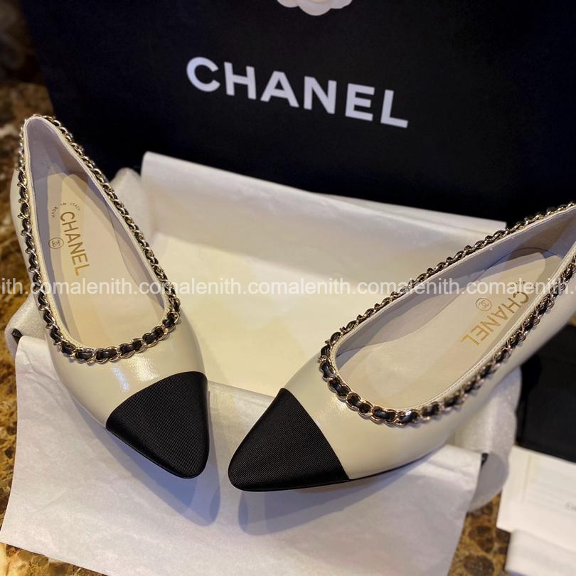 Chanel Chain ⛓ Pointed Toe Gray and White Flats